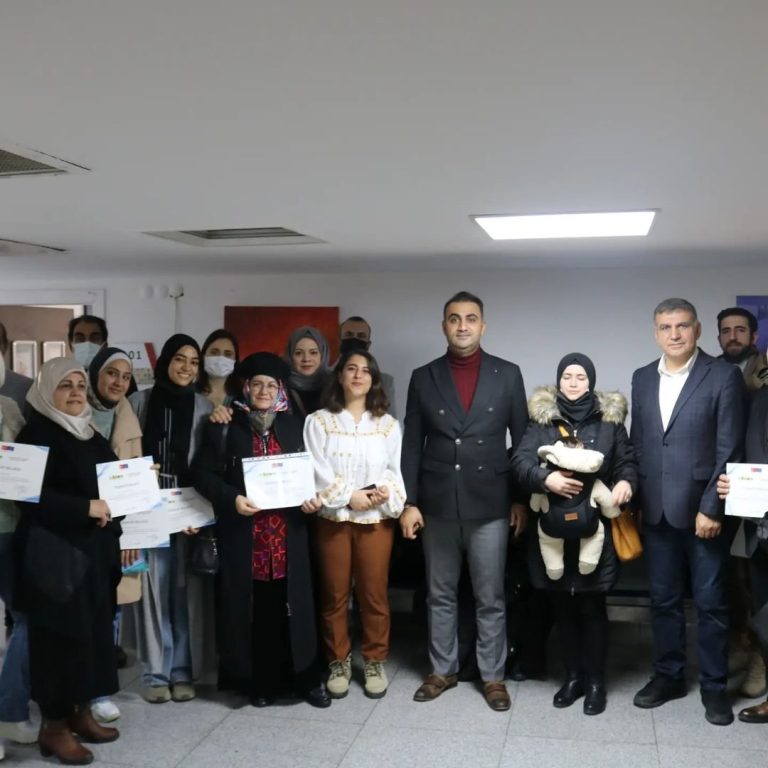 Atölye katılımcılarına sertifika töreni